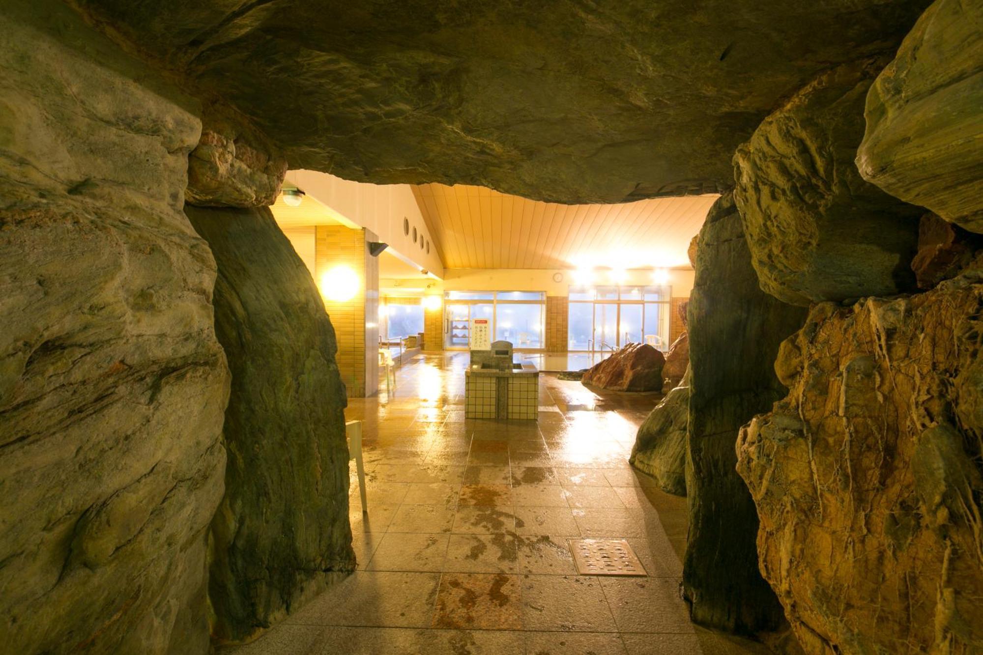 Kintarou Onsen Hotel Uozu Buitenkant foto